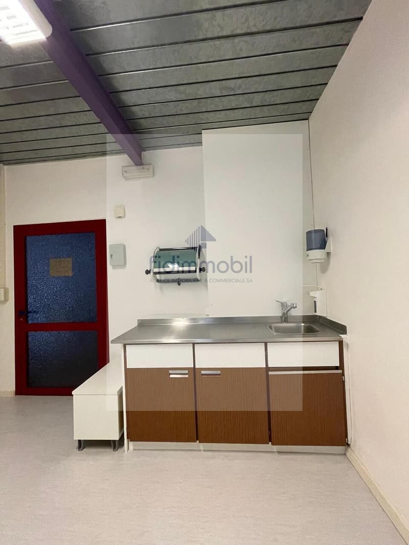 Local commercial / artisanal de 172 m² à louer à Bevaix (2)