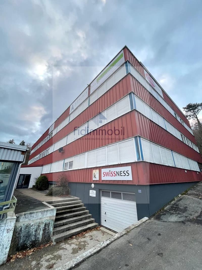 Local commercial / artisanal de 172 m² à louer à Bevaix (4)