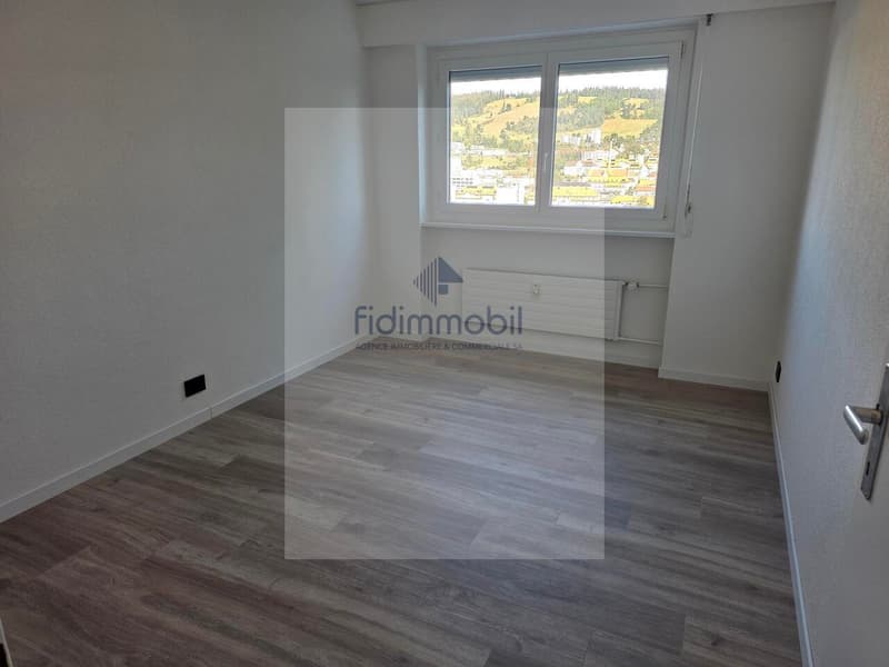 Appartement de 4 pièces entièrement rénové dans quartier calme (5)