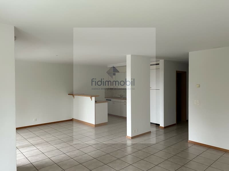 GRAND APPARTEMENT AVEC BALCON (2)