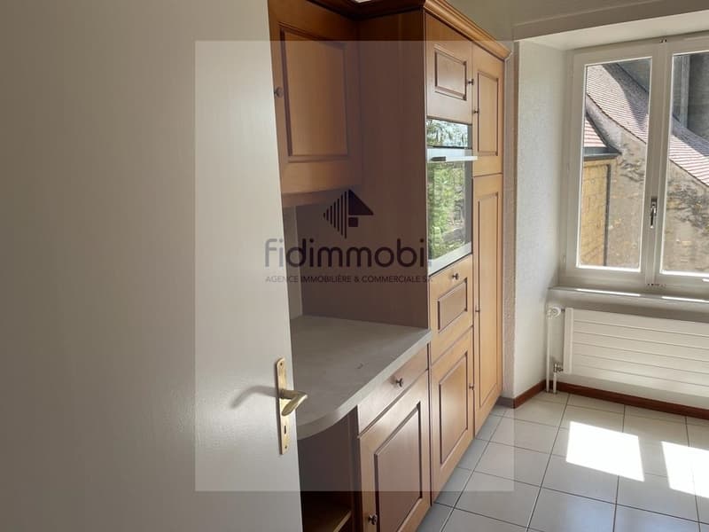 Appartement de 5 pièces en plein coeur de St-Blaise (3)