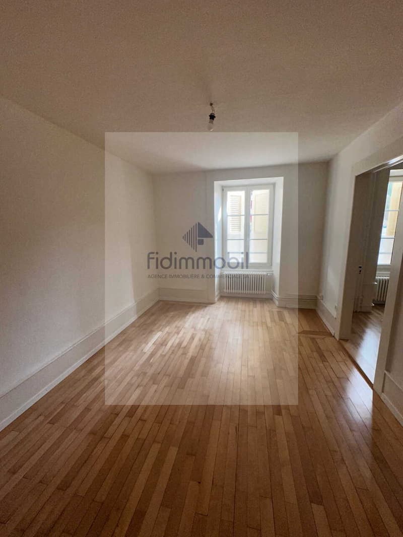 Appartement au rez, cuisine agencée, séjour, 2 chambres, salle-de-bain (7)