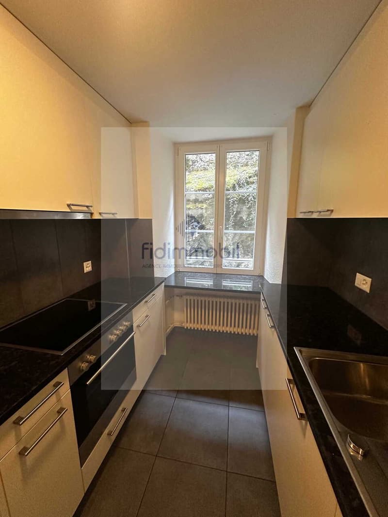 Appartement au rez, cuisine agencée, séjour, 2 chambres, salle-de-bain (1)
