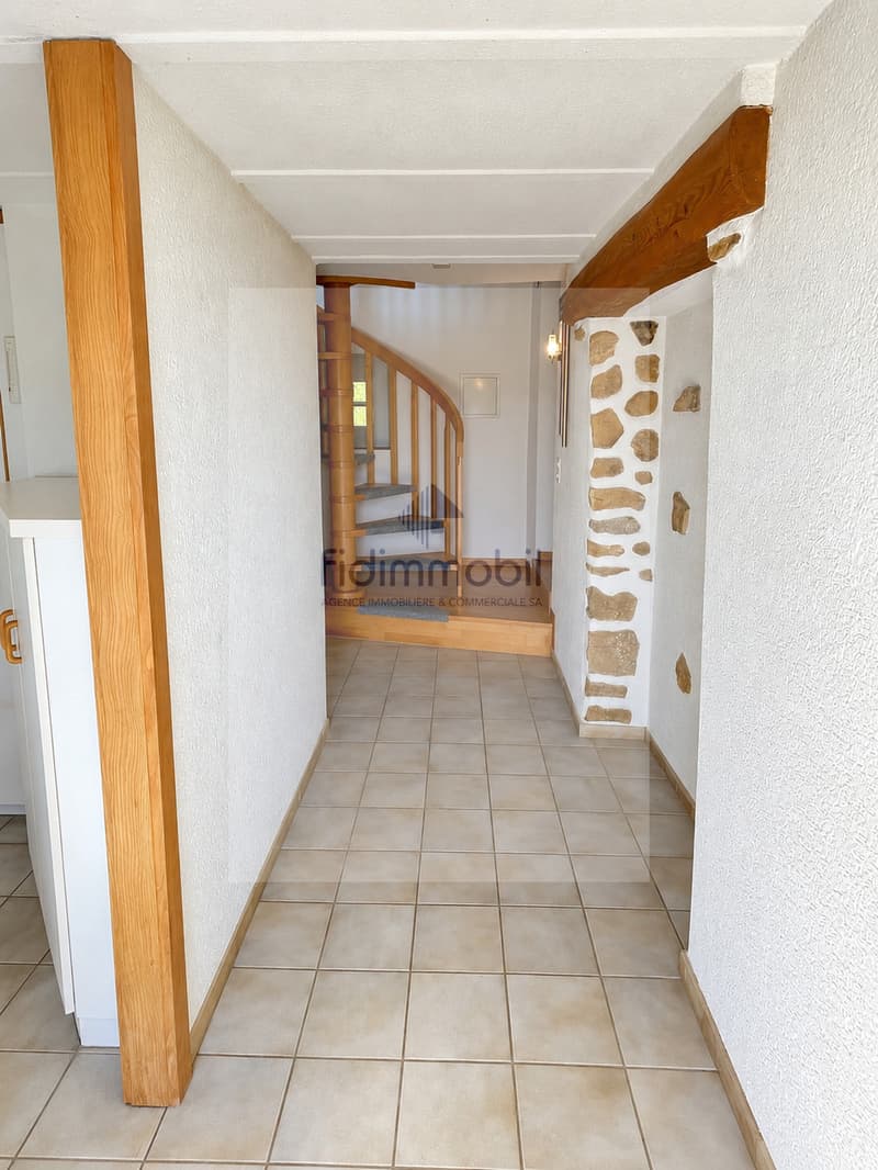 Charmant duplex de 4.5 pièces avec cheminée à Boudry (4)