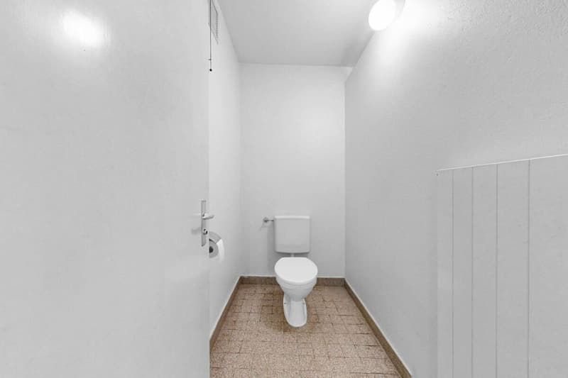Ampia casa unifamiliare con area esterna versatile, posto auto e capanno/garage aggiuntivo (14)