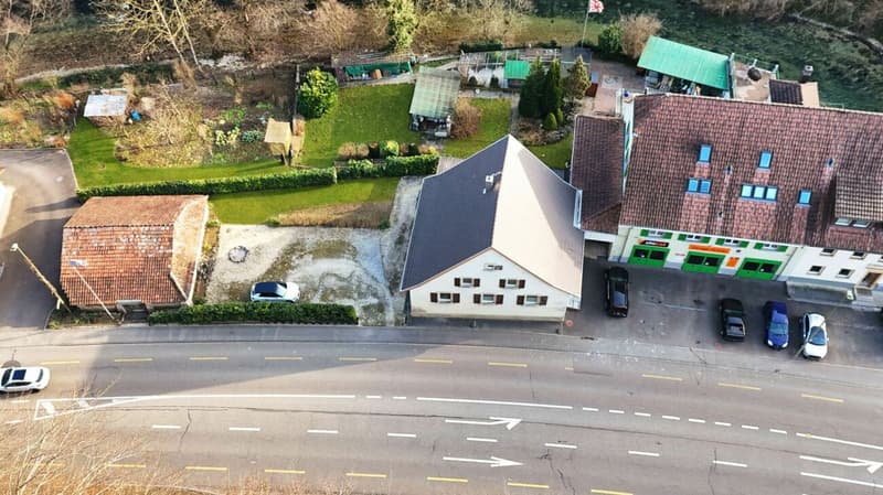 Ampia casa unifamiliare con area esterna versatile, posto auto e capanno/garage aggiuntivo (21)