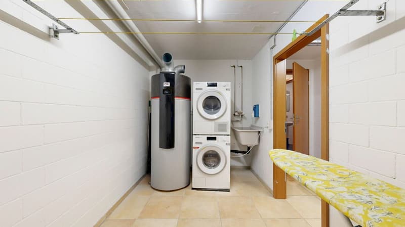 modernes Einfamilienhaus mit zwei Einstellhallenplätzen (12)