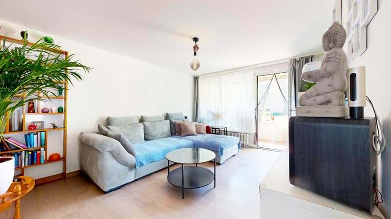 Appartamento curato con balcone, cantina, soffitta e posto auto (5)