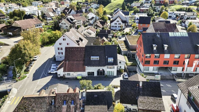 Gewerbe- und Wohnliegenschaft mit diversen Annehmlichkeiten (2)