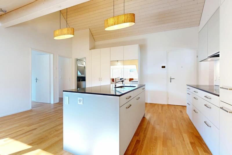 moderne 3.5-Zimmerwohnung mit eigenem Waschturm und Carport (3)