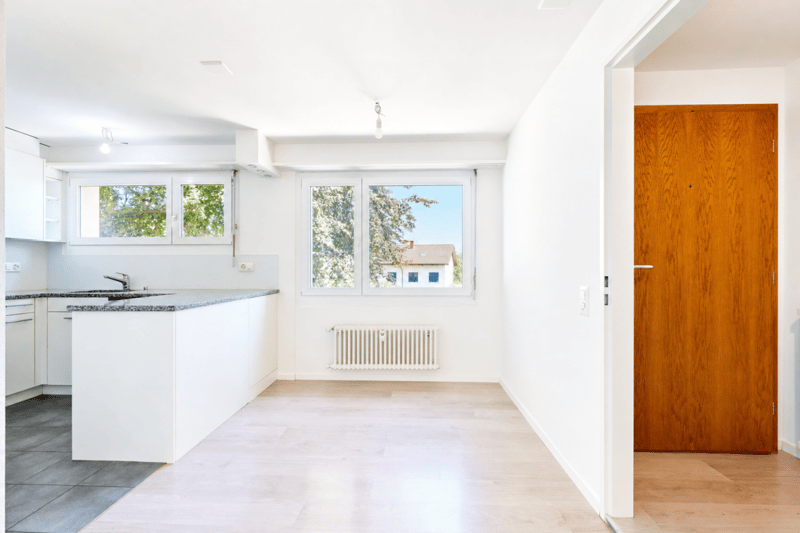 gepflegte 4.5-ZWG mit Balkon, Keller, Estrich, Waschmaschine und Parkplatz (3)
