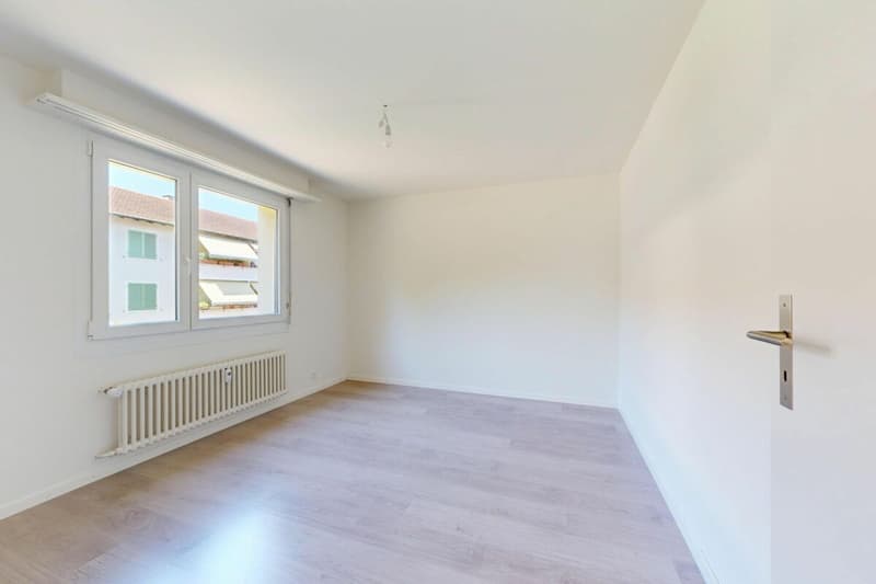 gepflegte 4.5-ZWG mit Balkon, Keller, Estrich, Waschmaschine und Parkplatz (6)