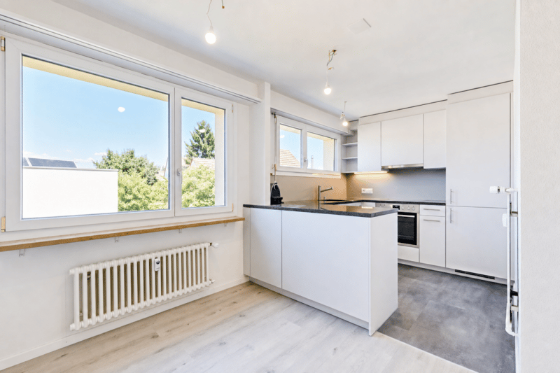 frisch renovierte 3.5-ZWG mit Balkon, Keller, Estrich, Waschmaschine und Parkplatz (3)