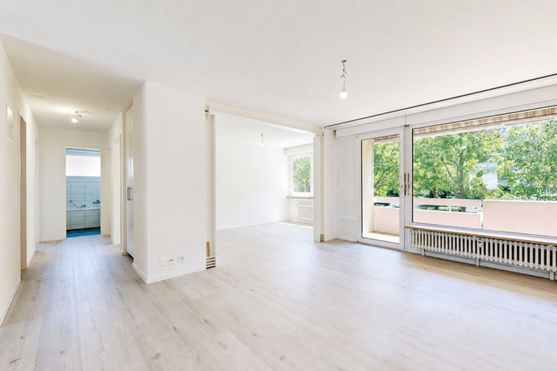 frisch renovierte 3.5-ZWG mit Balkon, Keller, Estrich, Waschmaschine und Parkplatz (4)