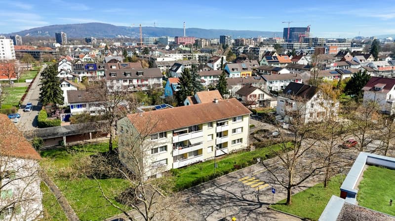 frisch renovierte 3.5-ZWG mit Balkon, Keller, Estrich, Waschmaschine und Parkplatz (12)