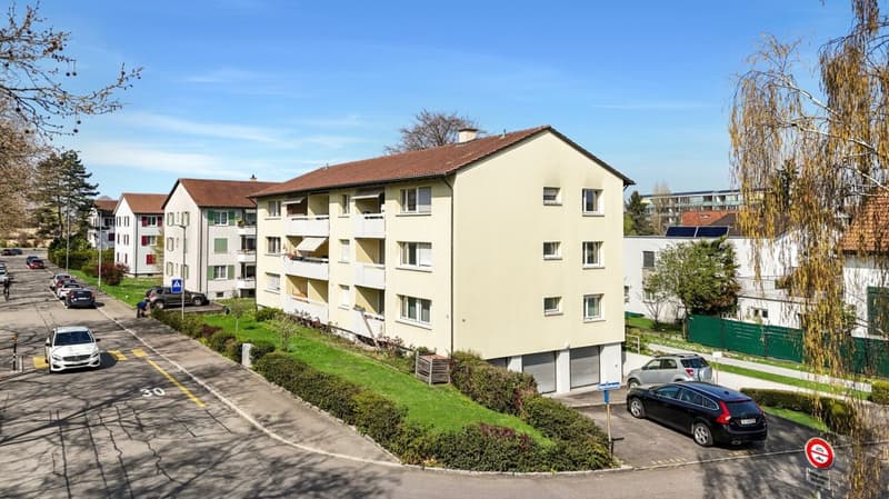 frisch renovierte 3.5-ZWG mit Balkon, Keller, Estrich, Waschmaschine und Parkplatz (13)