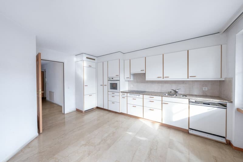 gepflegte Eigentumswohnung mit Balkon, Keller und drei Garagenboxen (7)