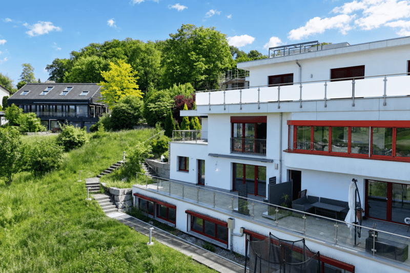 moderne Wohnung mit wundervoller Terrasse und Carport für zwei Fahrzeuge (18)
