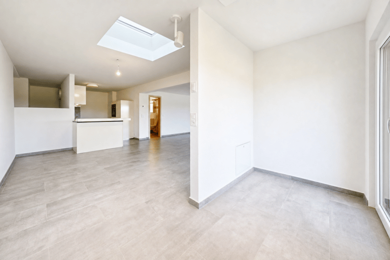 moderne Wohnung mit wundervoller Terrasse und Carport für zwei Fahrzeuge (6)
