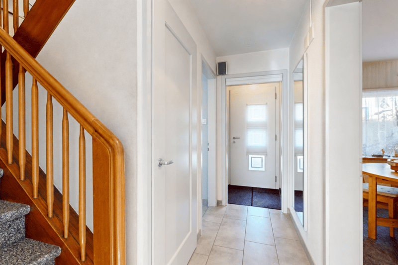gepflegtes Einfamilienhaus mit Vorplatz und Terasse (2)