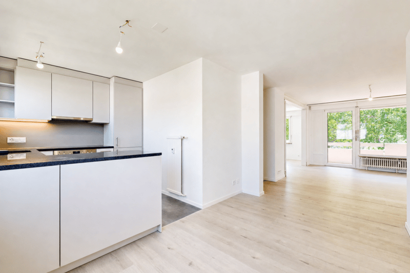 moderne 3.5-ZWG mit Balkon, Keller, Estrich, Waschmaschine und Parkplatz (2)