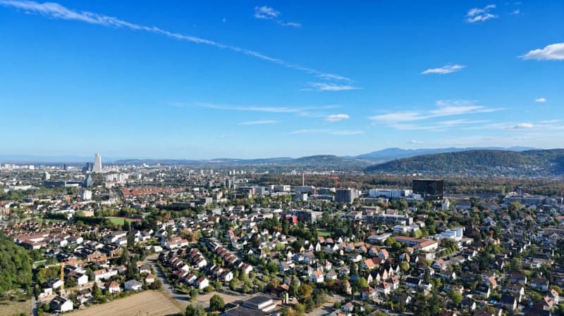 moderne Eigentumswohnung an top Lage mit zwei Einstellhallenplätzen (21)