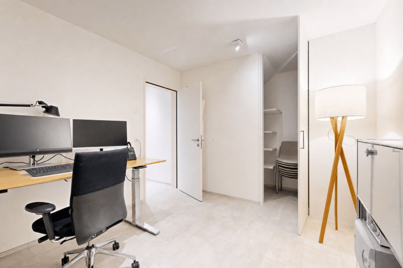 moderne Eigentumswohnung an top Lage mit zwei Einstellhallenplätzen (13)