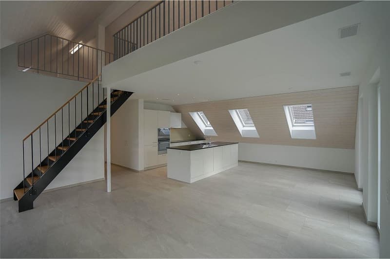 Cool und komfortabel: 2.5 Zimmer-Wohnung mit Galerie an ruhiger, sonniger Lage (2)
