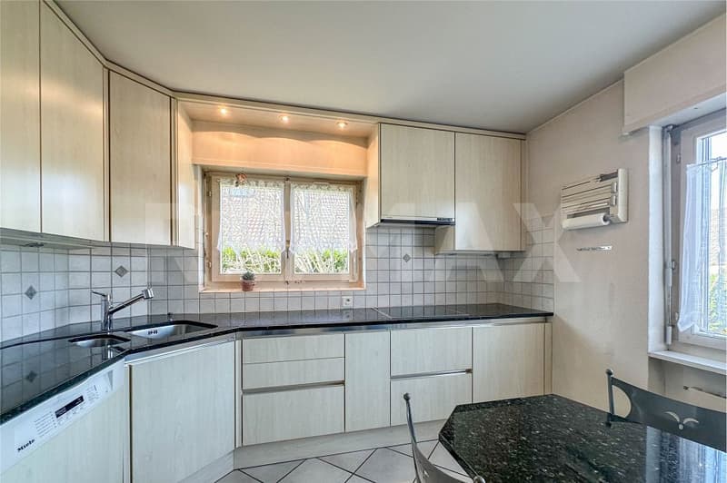 Detached single-family house with indoor pool and sauna (8)