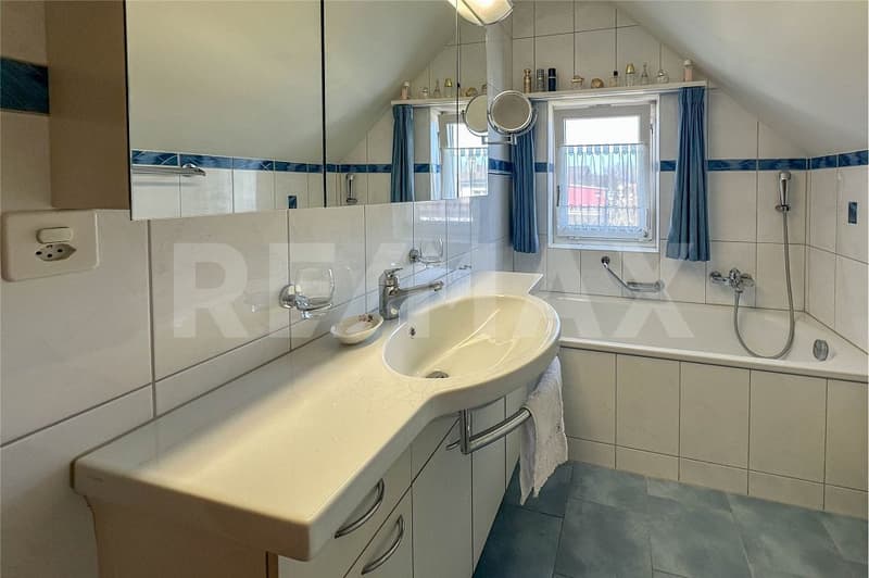 Detached single-family house with indoor pool and sauna (13)