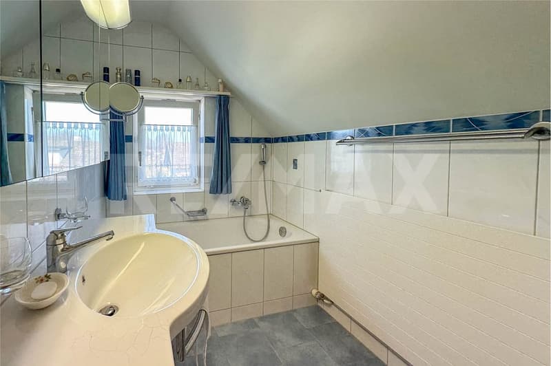 Freistehendes EFH mit Indorpool und Sauna (12)