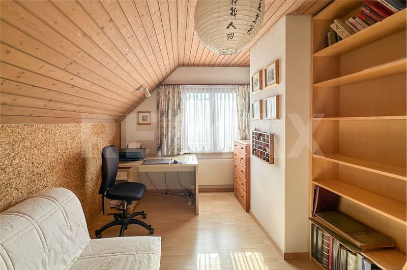 Freistehendes EFH mit Indorpool und Sauna (10)