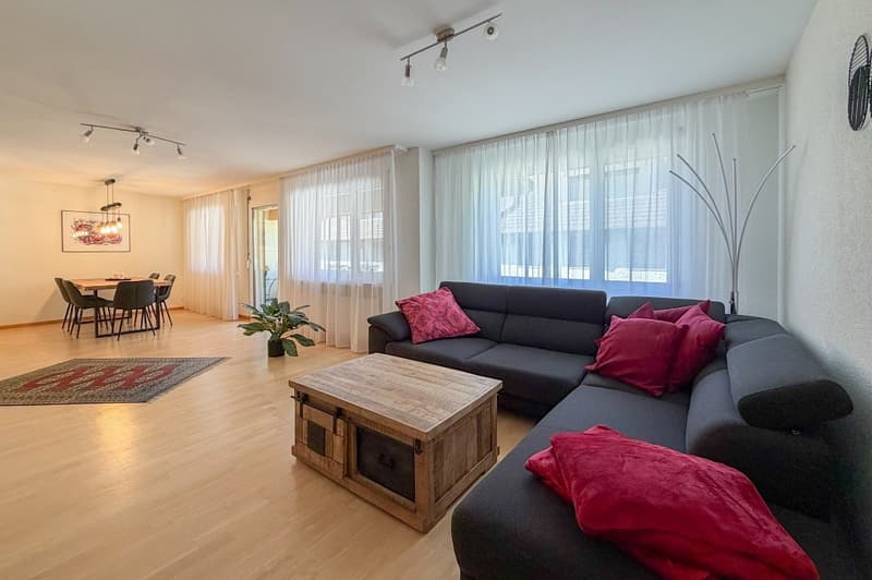 Charmante 3.5-Zimmer-Wohnung mit grosszügigen Nebenflächen (2)