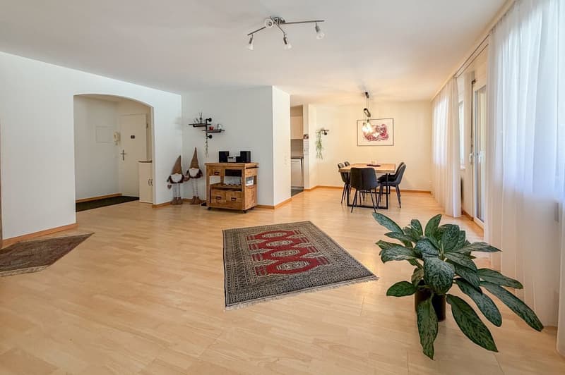 Charmante 3.5-Zimmer-Wohnung mit grosszügigen Nebenflächen (4)