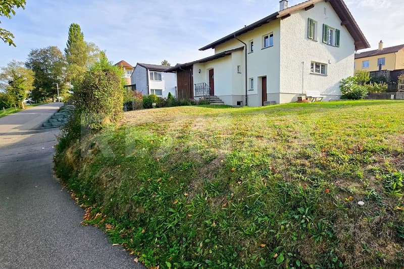 Baulandparzelle für Neubau, Altliegenschaft zum Renovieren (2)