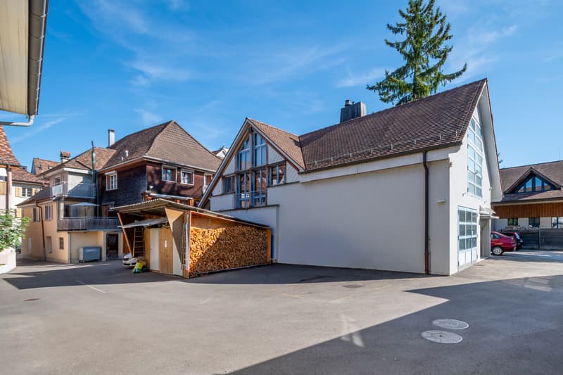 Werkstatt-/Lagergebäude mit Appartement