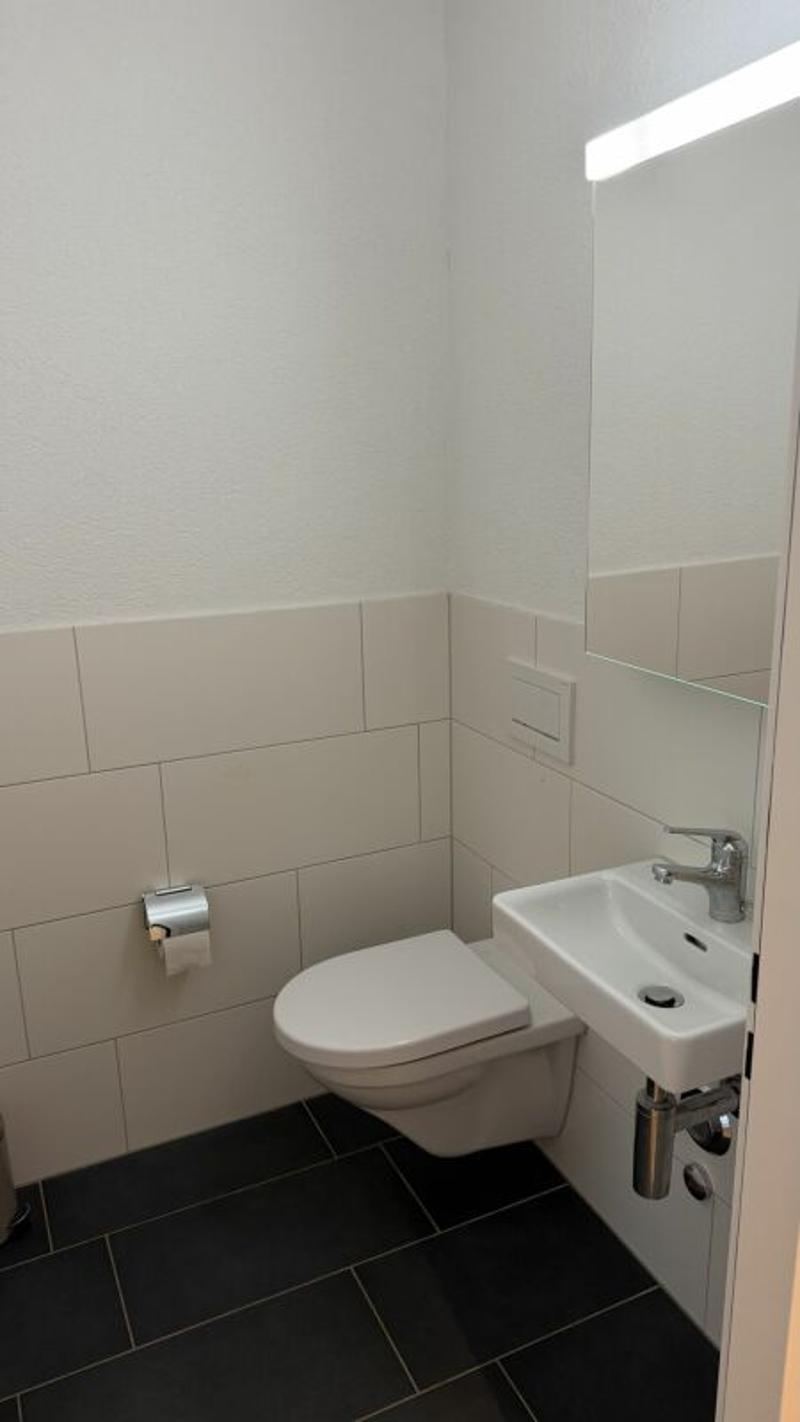 separates WC