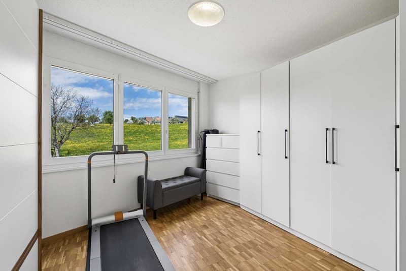Helles Schlafzimmer 13 m² mit Blick über die Wiesen