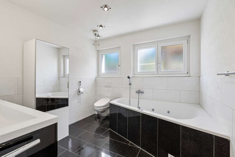 5.5 Zimmer Gartenwohnung - Badezimmer