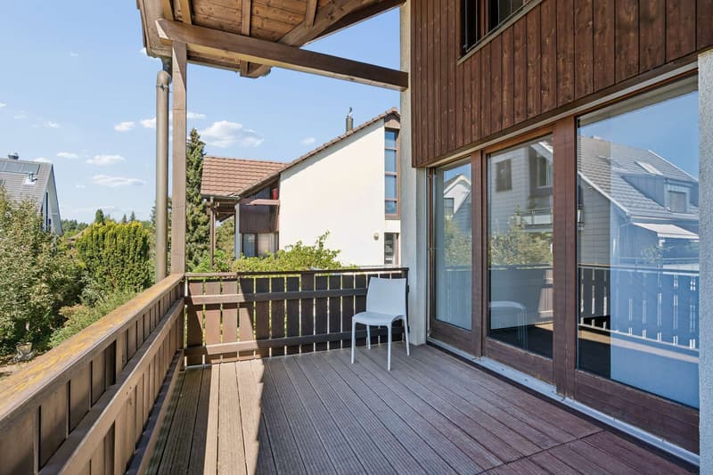 Grosszügiger, gedeckter Balkon (1. OG)