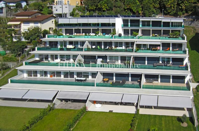SOLDUNO - Design unico e ampia terrazza con vista nel verde (11)
