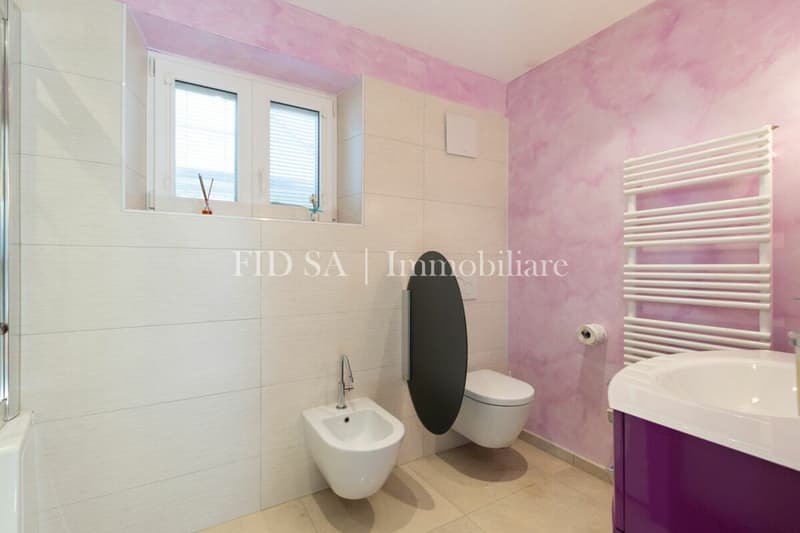 SOLDUNO - Ampio appartamento con monolocale in casa bifamiliare (8)