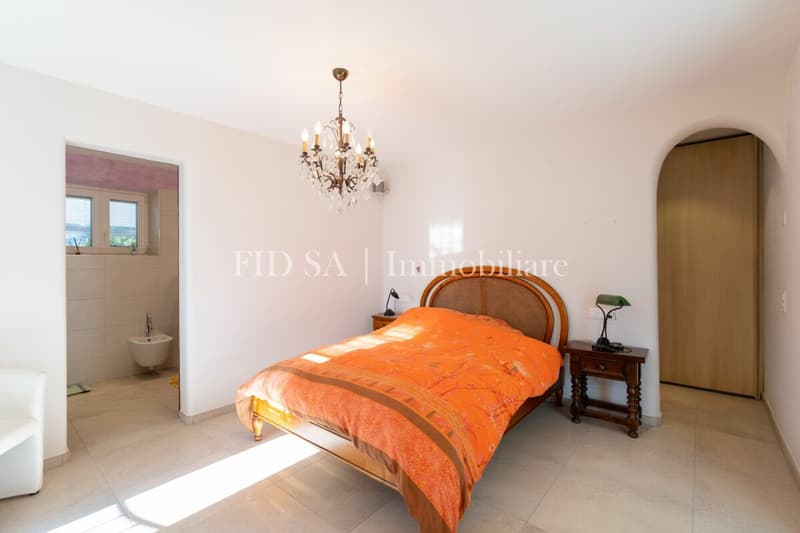 SOLDUNO - Ampio appartamento con monolocale in casa bifamiliare (7)