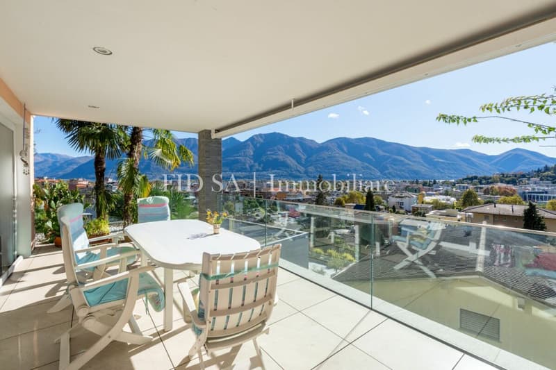 SOLDUNO - Ampio appartamento con vista imprendibile in casa bifamiliare (2)