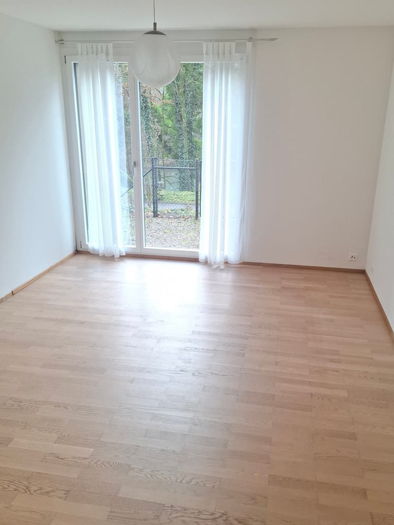 Moderne 3.5-Zimmer-Wohnung mit Balkon in Grellingen (3)