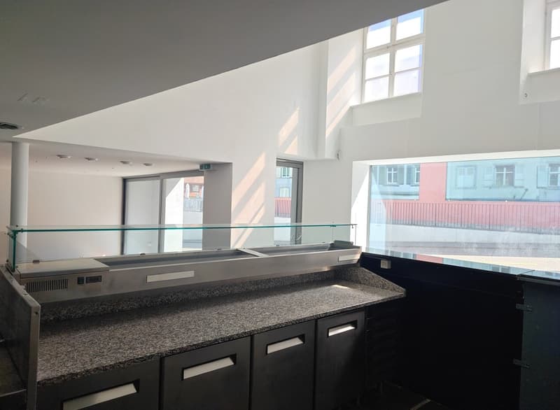 Zentrale Gewerbefläche in Liestal – 98 m² mit Schaufensterfront und Gewölberaum (2)