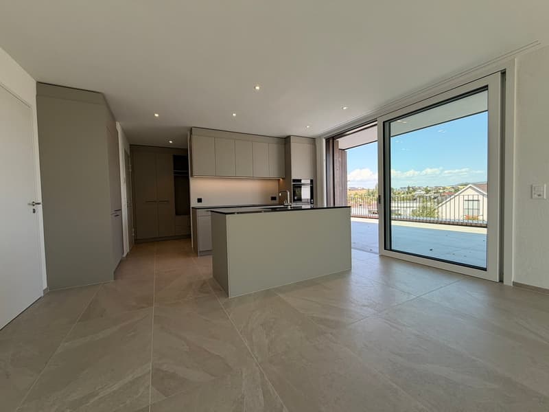 Moderne 2.5-Zimmer-Attikawohnung im Neubau mit grosszügiger Terrasse (2)