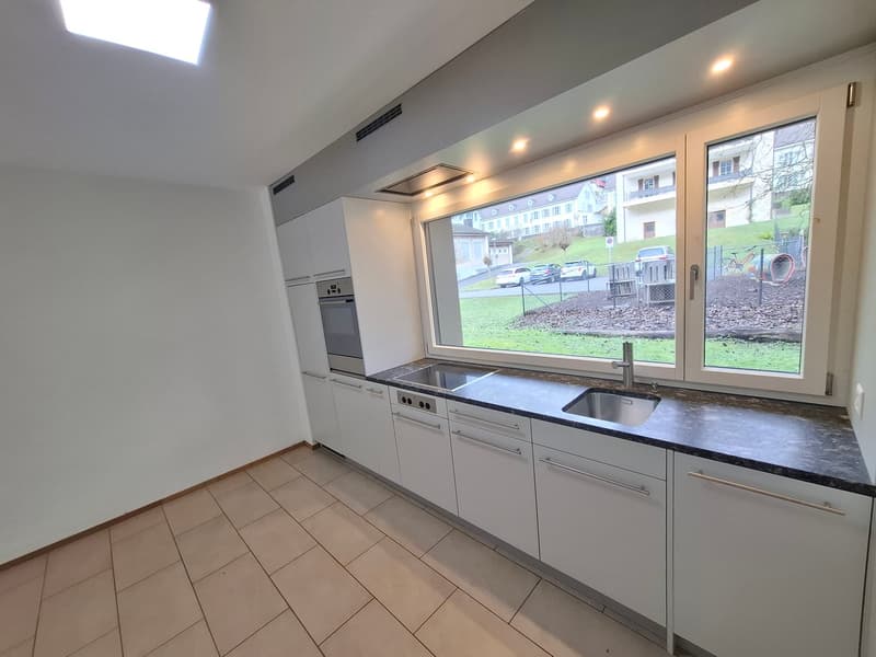 Moderne 2.5-Zimmer-Wohnung mit Balkon in Grellingen (2)