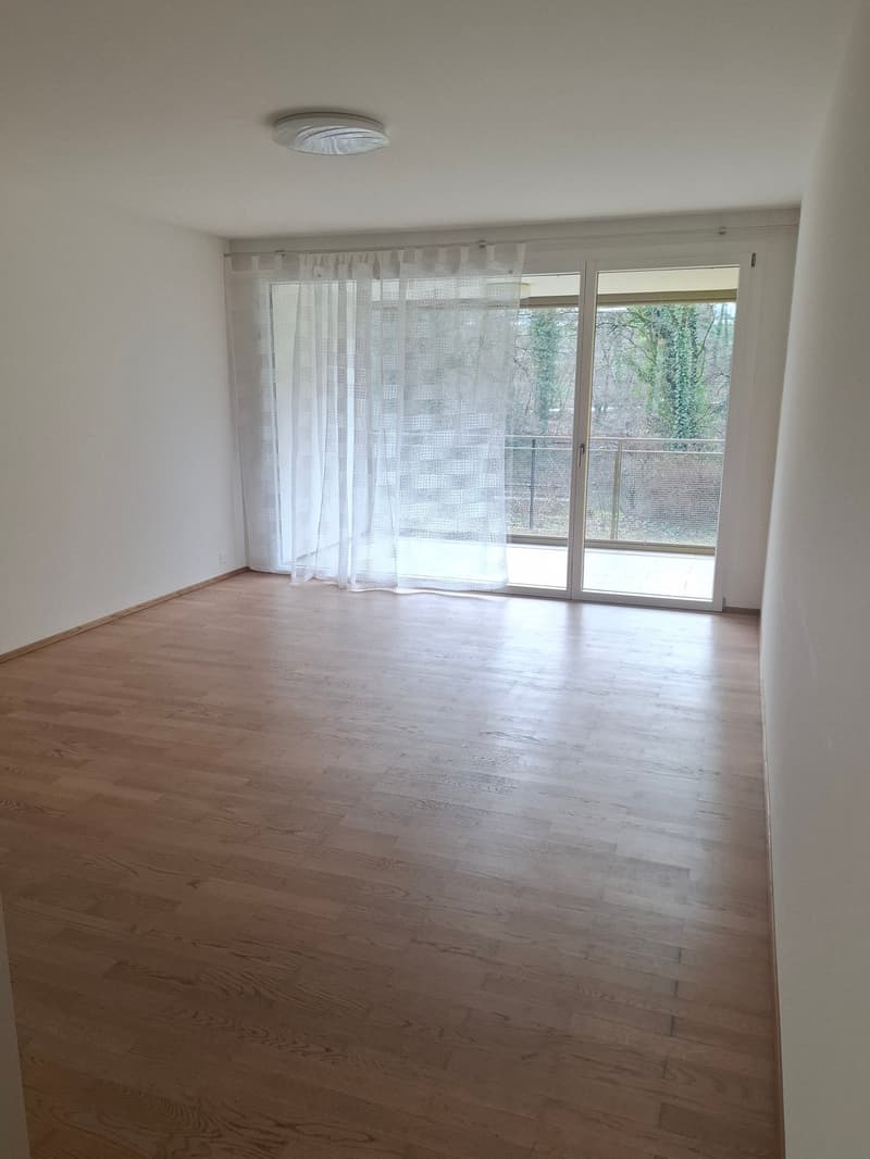 Moderne 2.5-Zimmer-Wohnung mit Balkon in Grellingen (5)