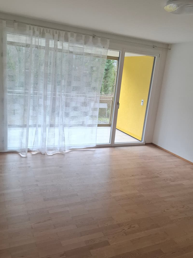 Moderne 2.5-Zimmer-Wohnung mit Balkon in Grellingen (4)